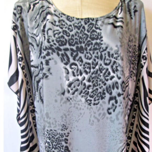 DOTS 1X TUNIC TOP ANIMAL PRINT W/ SHORT SLEEVES - Picture 2 of 4